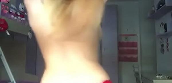  Italian teen show her boobs